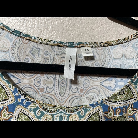 Plus size. New without tags. 95% polyester - Picture 4 of 6